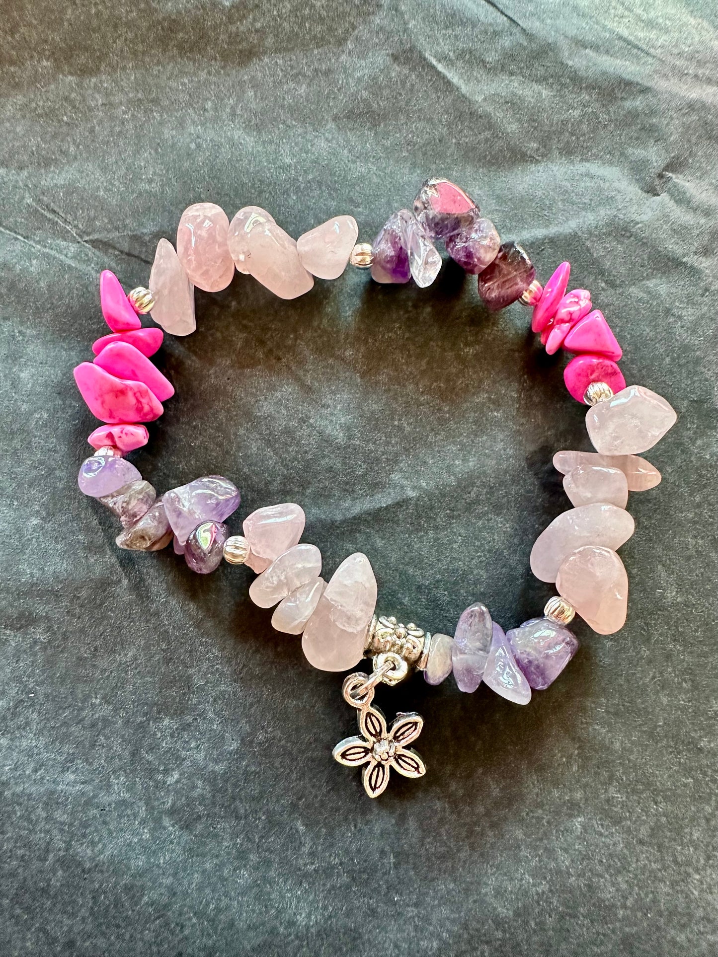 Bracciale elastico con ametista, quarzo rosa e tormalina rosa